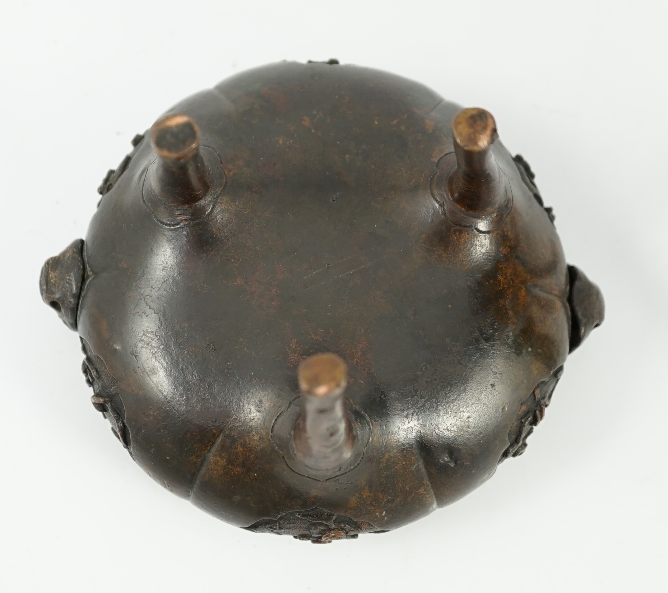 A Chinese bronze and copper alloy tripod censer and cover and a Chinese archaistic bronze tripod vessel, yi, both 17th century